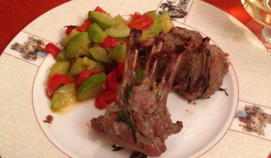 Рецепт каре барашка с домашней аджикой и овощным рататуем