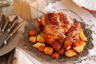 Курица, запеченная с домашней аджикой и корнеплодами