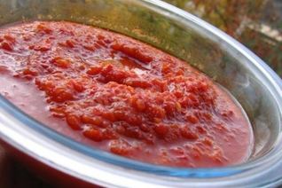 Жгучая аджика с яблоками и морковью