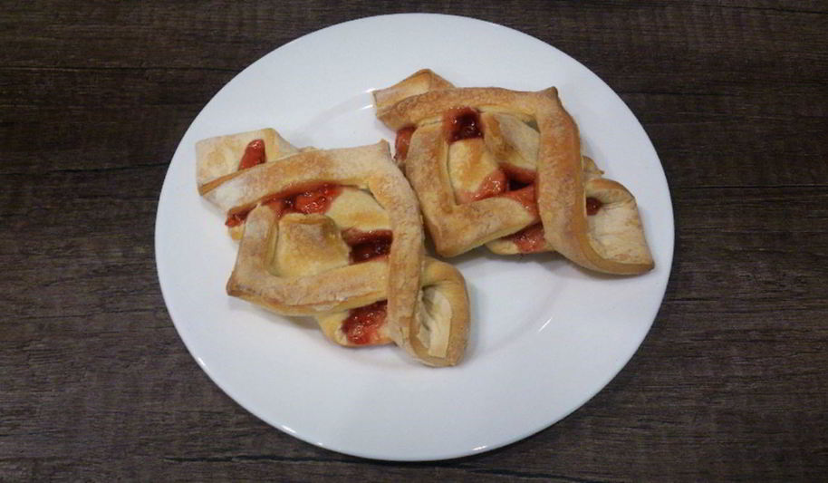 Рецепт слоеных булочек с малиновым джемом