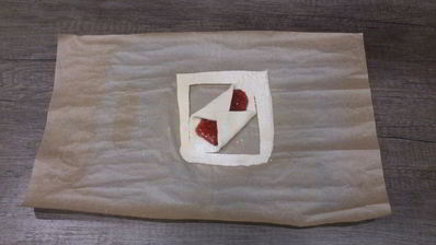 слоеные булочки с малиновым джемом