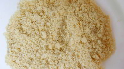 творожные конвертики с клубничным джемом и крошкой