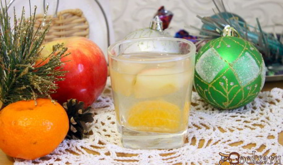 Рецепт ароматного компота из яблок и мандаринов