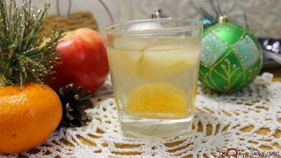 ароматный компот из яблок и мандаринов