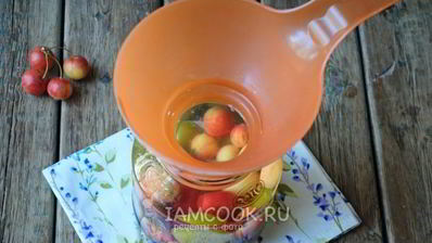 компот из ранеток и слив на зиму