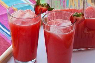 Компот из яблок и клубники