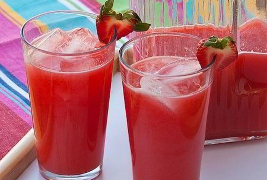 Компот из яблок и клубники