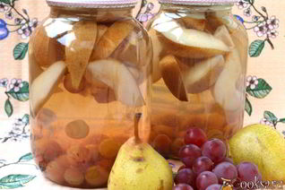 Компот с виноградом и грушами на зиму