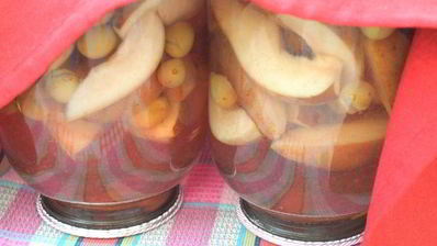 компот с виноградом и грушами на зиму