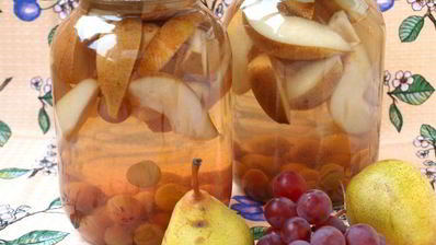 компот с виноградом и грушами на зиму