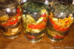 Баклажаны маринованные с цветной капустой и гогошарами