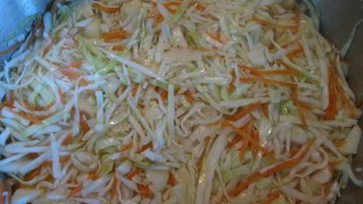 быстрая маринованная капуста с яблоками и медом