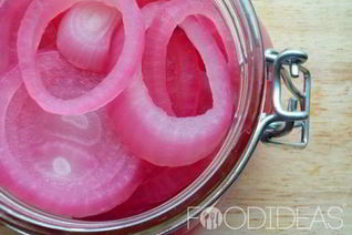 Маринованный красный лук