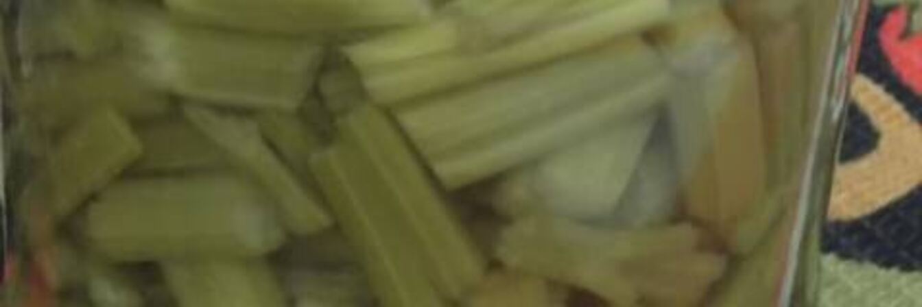 Маринованные стебли сельдерея