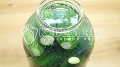 хрустящие малосольные огурцы в банке