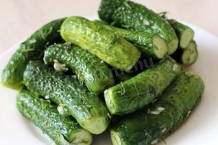 Малосольные хрустящие огурцы в пакете без рассола