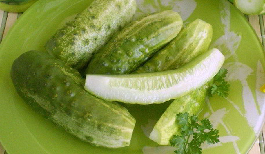 Рецепт малосольных огурчиков в кастрюле