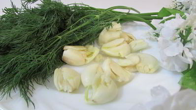 малосольные огурчики в минеральной воде