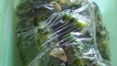 малосольные огурчики в пакете