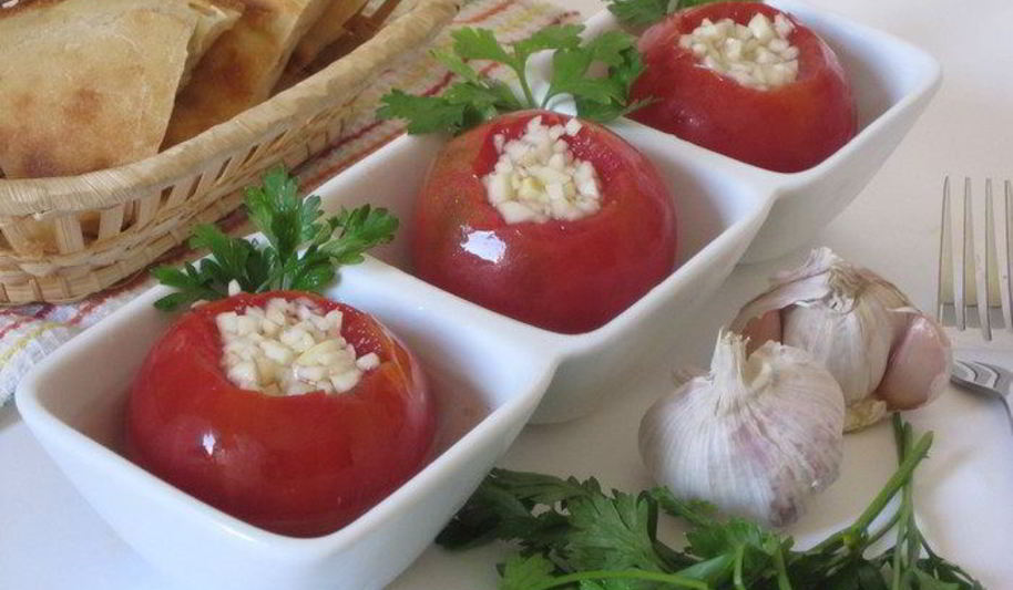 Рецепт малосольных помидоров с чесноком