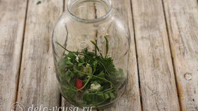 соленые огурцы в банке на зиму