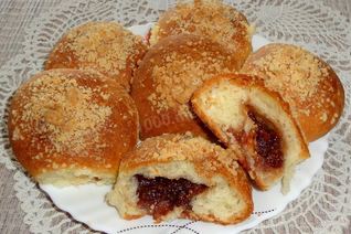 Булочки с вареньем дрожжевые