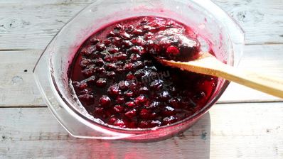 густое варенье из вишни с косточкой