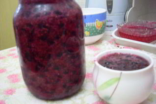 Желе с ягодками на зиму — толченая черная смородина с сахаром