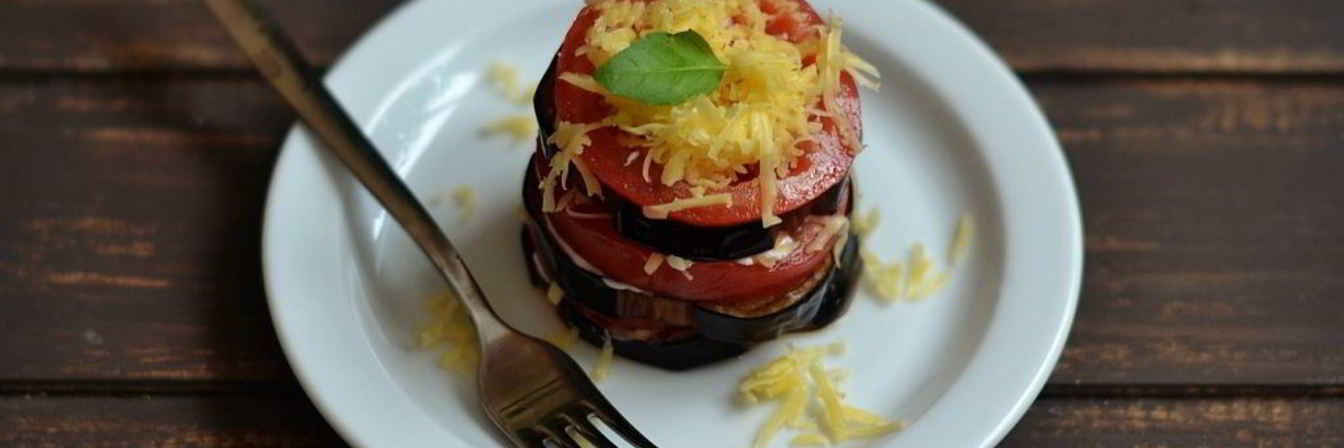 Башенка из баклажан и помидоров