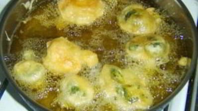 брокколи в кляре на сковороде