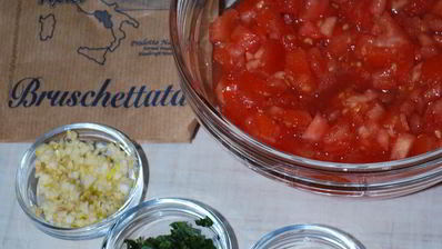 брускетта с помидорами