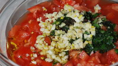 брускетта с помидорами