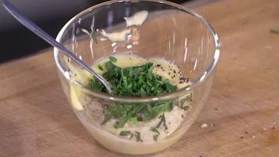 бургеры с креветками и зеленым луком