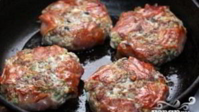 гамбургер с белыми грибами