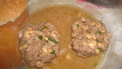 гамбургер с грибами и белым вином