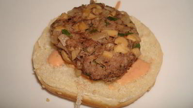 гамбургер с грибами и белым вином