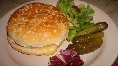 гамбургер с грибами и белым вином