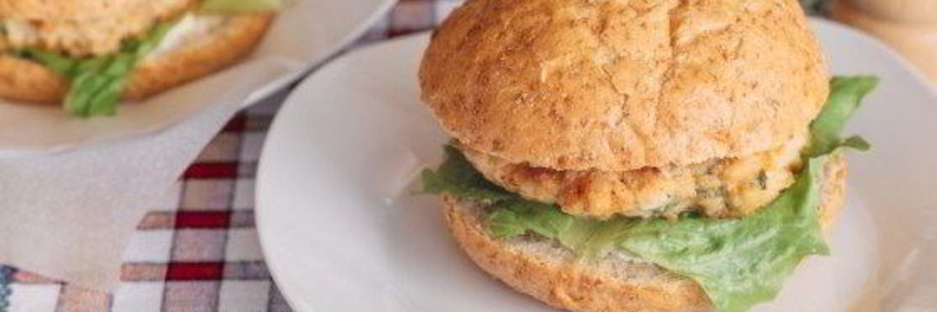 Гамбургеры с курицей, фетой и шпинатом