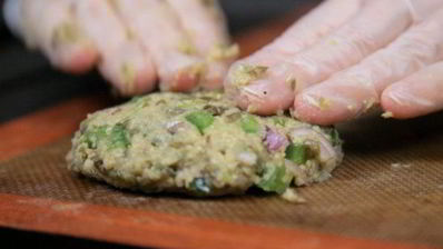 вегетарианский бургер с котлетой из маша