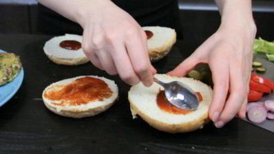 вегетарианский бургер с котлетой из маша