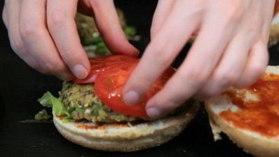 вегетарианский бургер с котлетой из маша