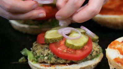 вегетарианский бургер с котлетой из маша