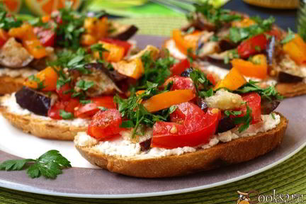 Бутерброды с баклажанами и помидорами