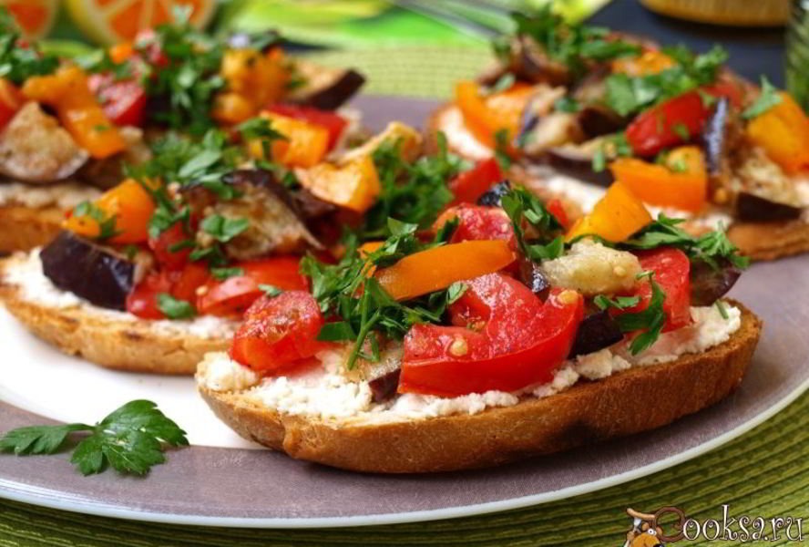 Бутерброды с баклажанами и помидорами