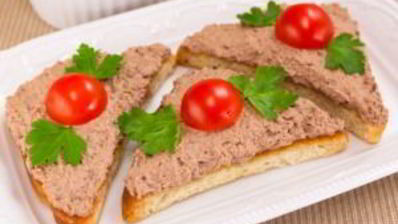 бутерброды с паштетом из куриной печени