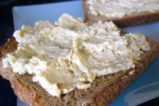 Бутерброды с паштетом из нута