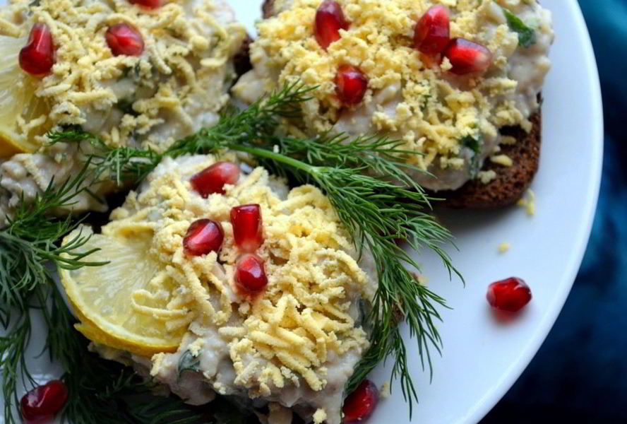 Бутерброды с пастой из сельди