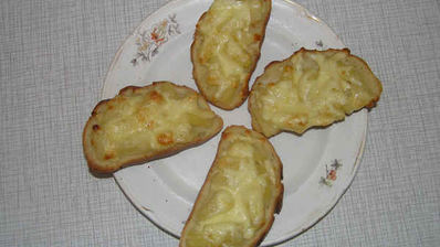 бутерброды с сыром и дольками ананаса