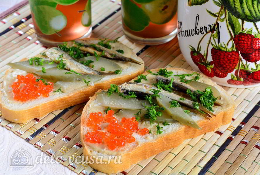 Бутерброды со шпротами и икрой
