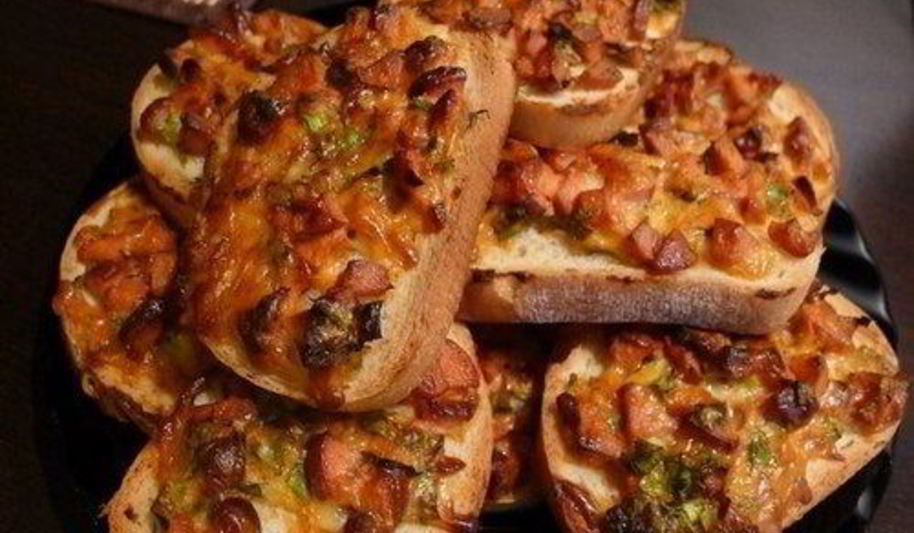 Рецепт быстрых горячих бутербродов с колбасой и сыром